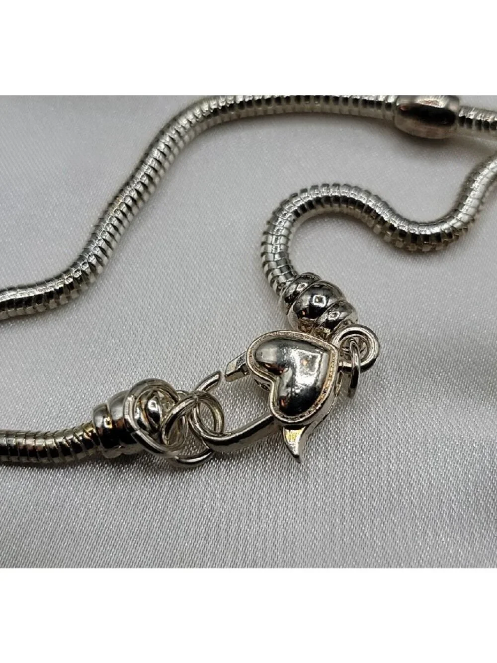 Friedmans Jewelers Breast Cancer Slide Necklace Silver Tone Charm Bead 18" Chain - Picture 12 of 15